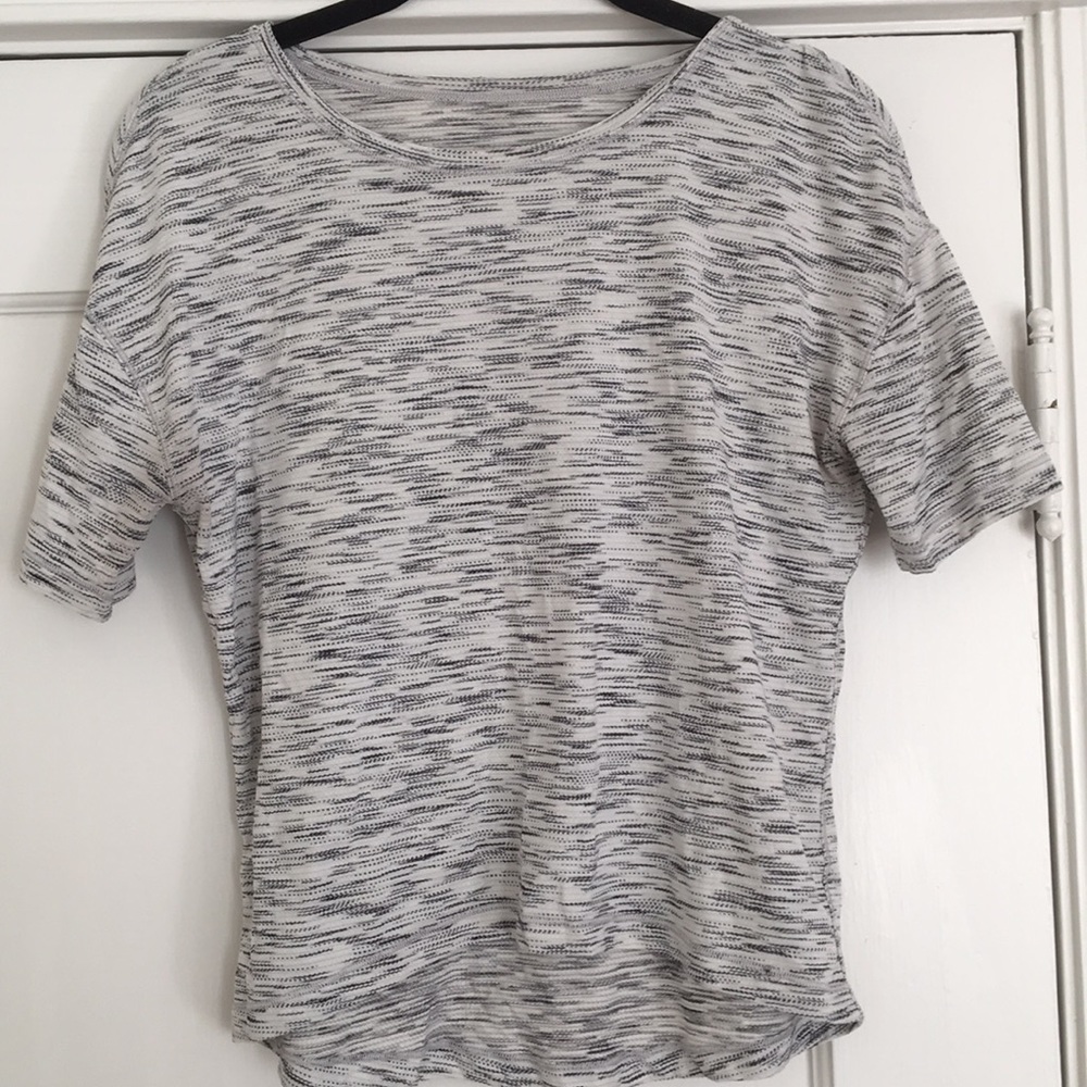 Lululemon workout shirt